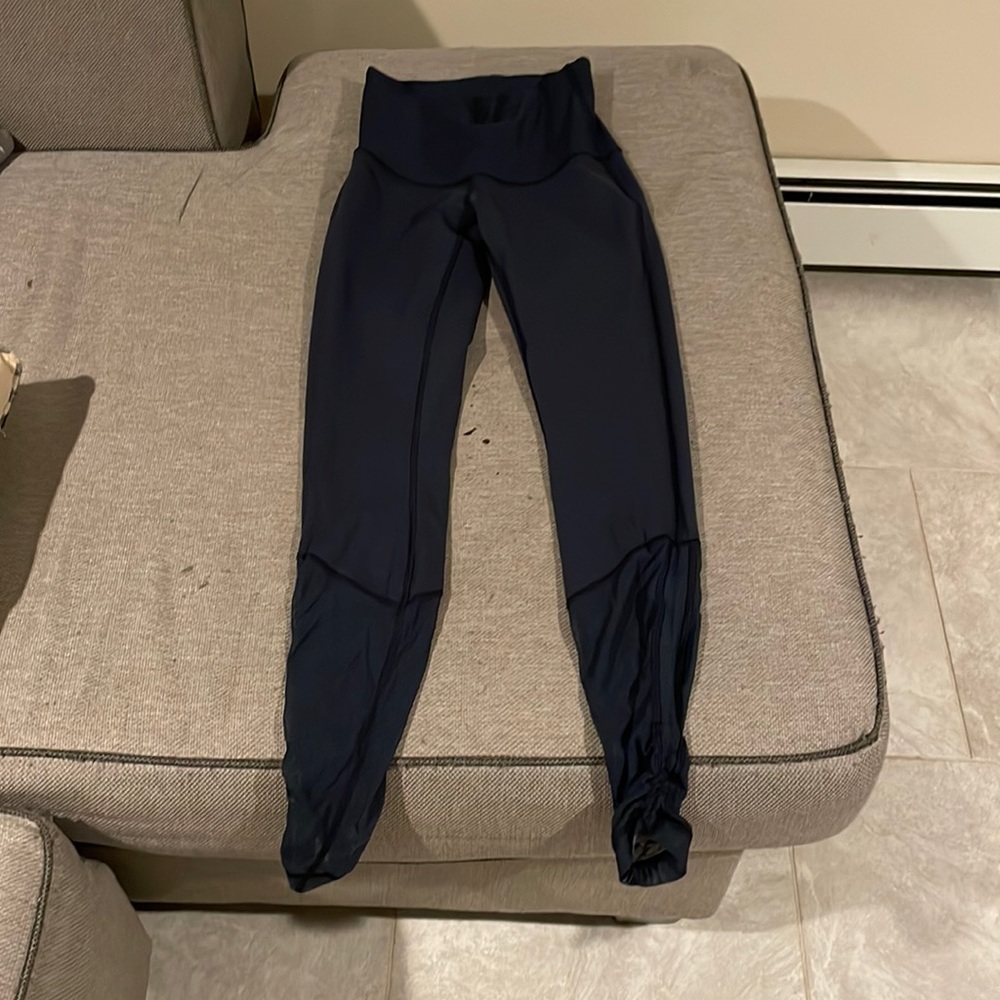 navy high waisted mesh detail lululemon leggings perfect condition